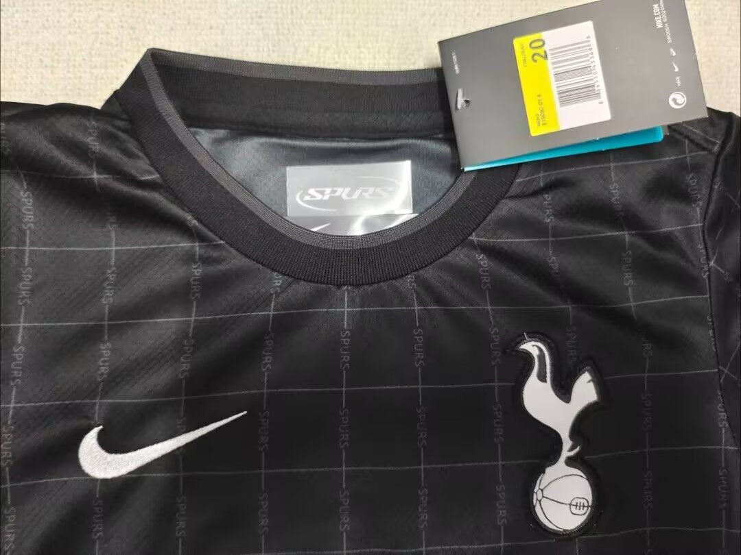 Tottenham Hotspurs 25/26 Kids Away Black kit
