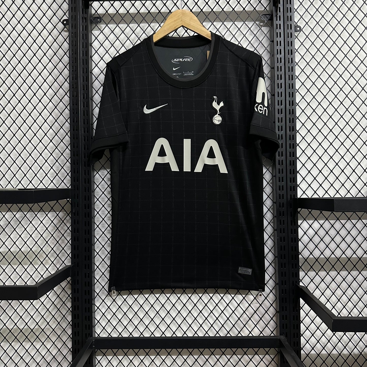 Tottenham Hotspurs 25/26 Away black kit