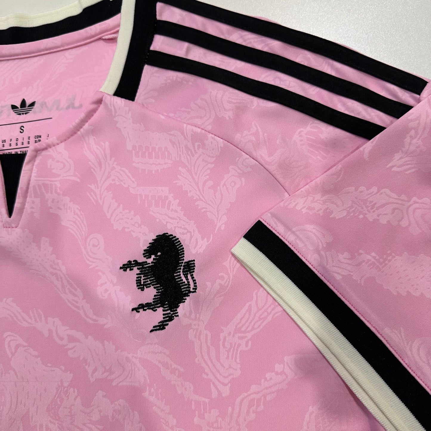 Juventus 26/27 Away Pink kit