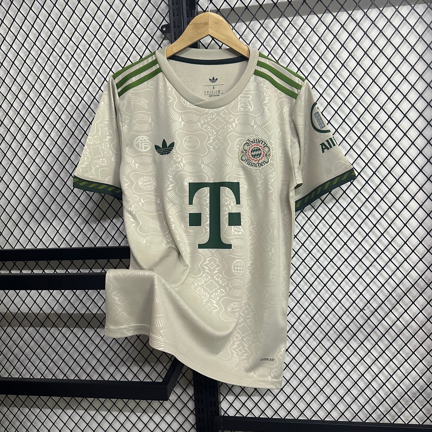 Bayern Munich Oktoberfest (Wiesn) 25/26 kit