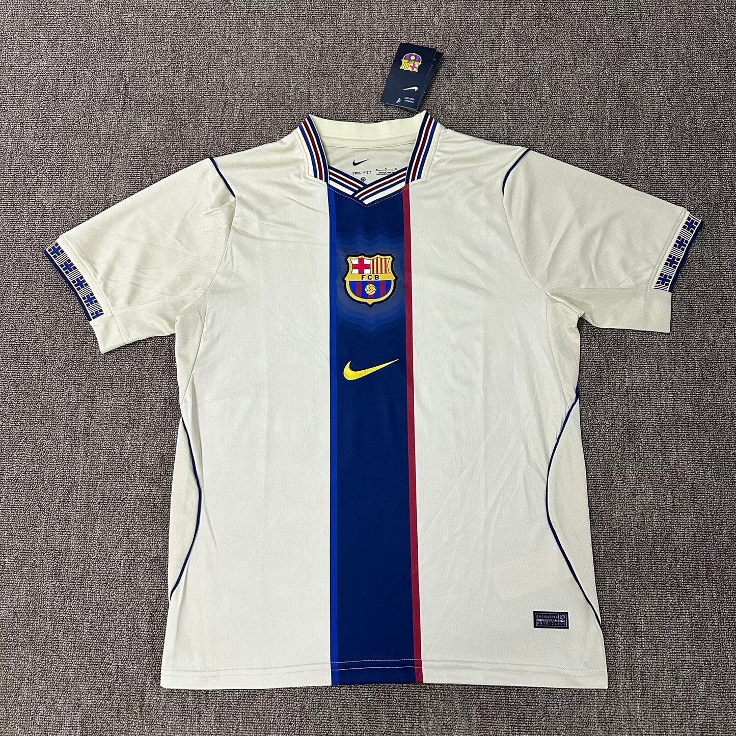 Barcelona 26/27 White training kit