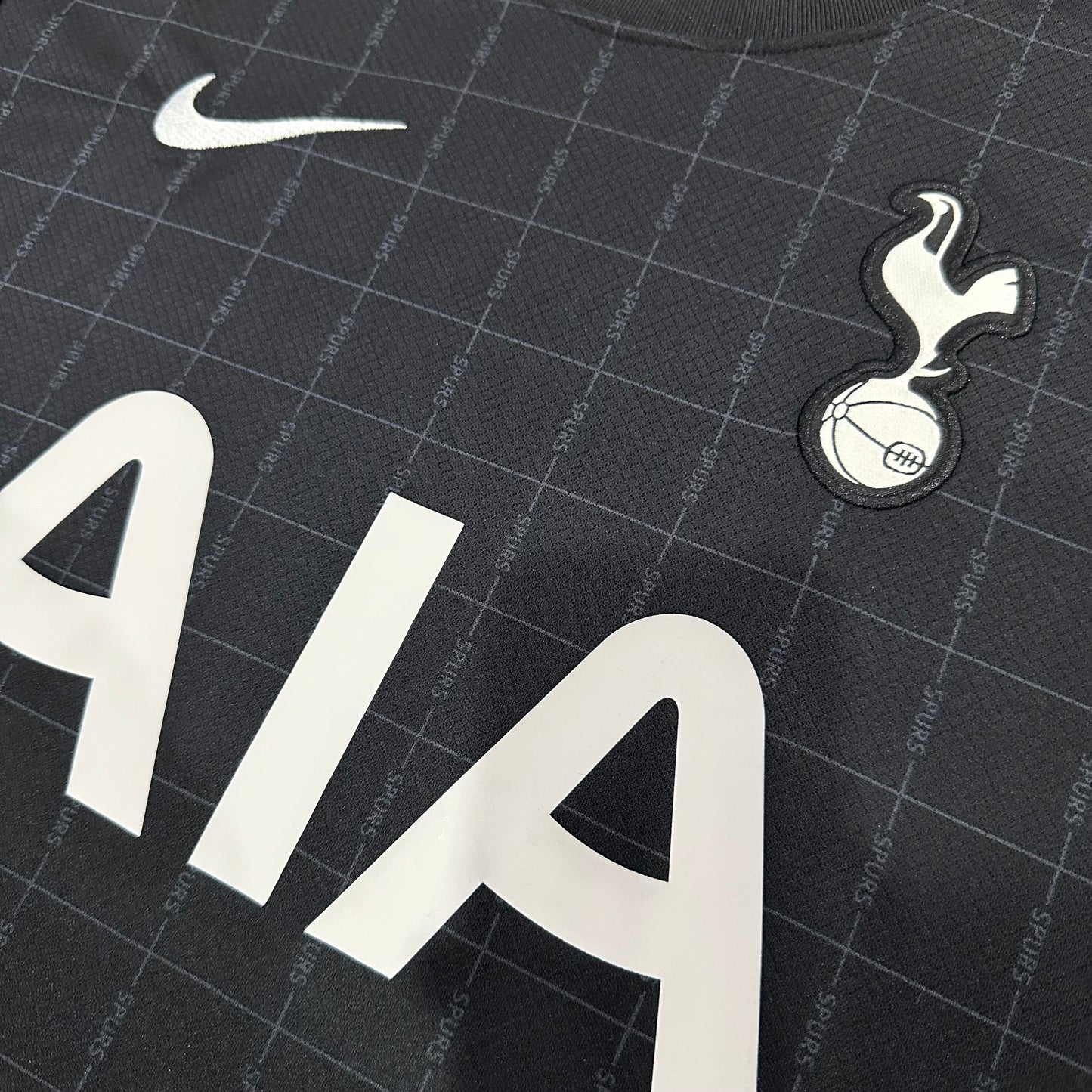 Tottenham Hotspurs 25/26 Away black kit
