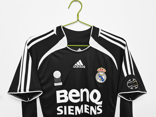 Real Madrid Retro 2006/07 Away kit